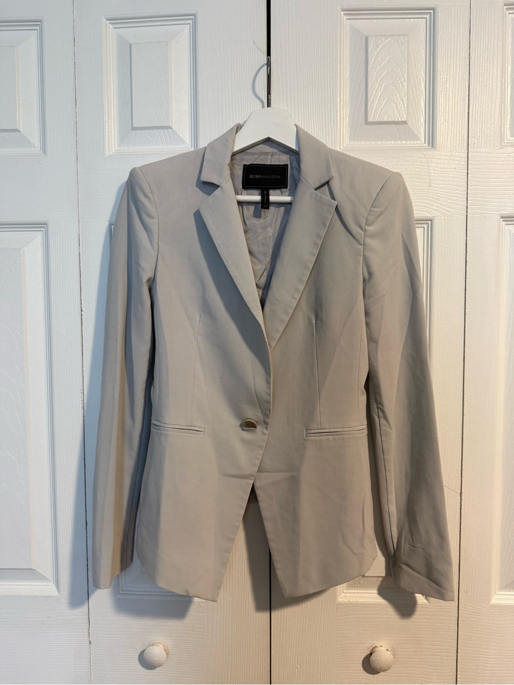 BCBGMaxAzria Light Gray Tailored SET, Blazer and Pants